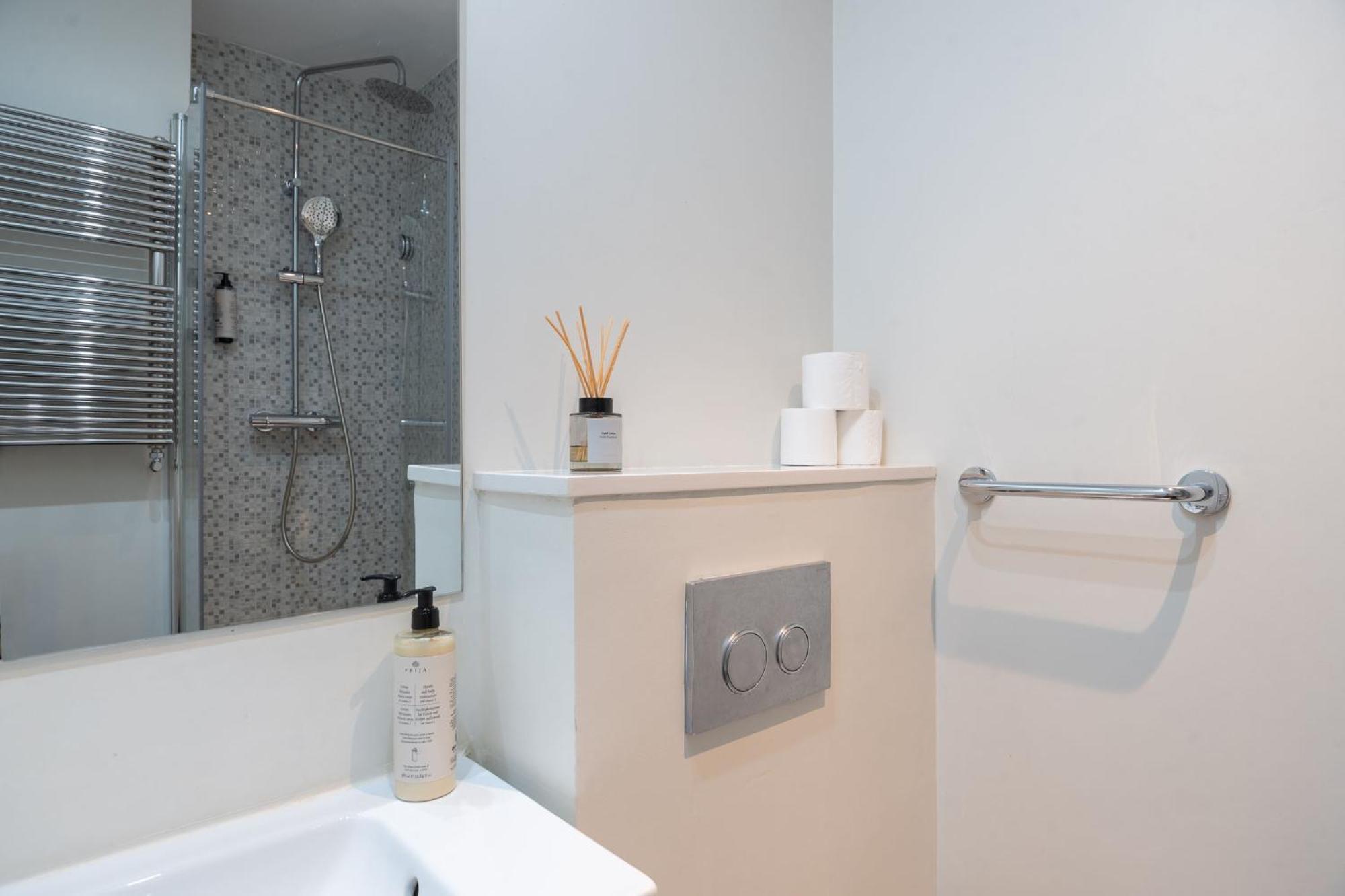 Warmth And Comfort In The Sought-after Eixample Apartamento Barcelona